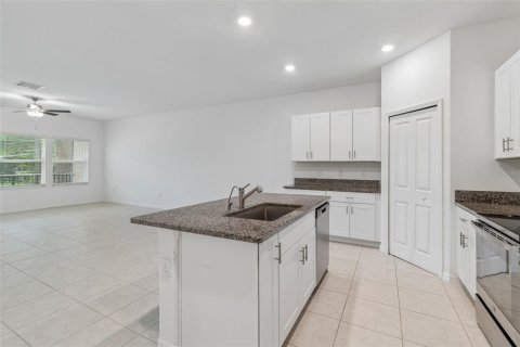 Townhouse in PALM RIVER TOWNHOMES in Tampa, Florida 4 bedrooms, 192.96 sq.m. № 2124939 - photo 8