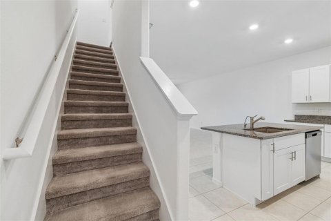 Townhouse in PALM RIVER TOWNHOMES in Tampa, Florida 4 bedrooms, 192.96 sq.m. № 2124939 - photo 23