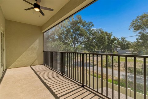 Townhouse in PALM RIVER TOWNHOMES in Tampa, Florida 4 bedrooms, 192.96 sq.m. № 2124939 - photo 13