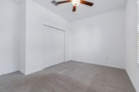 Townhouse in PALM RIVER TOWNHOMES in Tampa, Florida 4 bedrooms, 192.96 sq.m. № 2124939 - photo 18