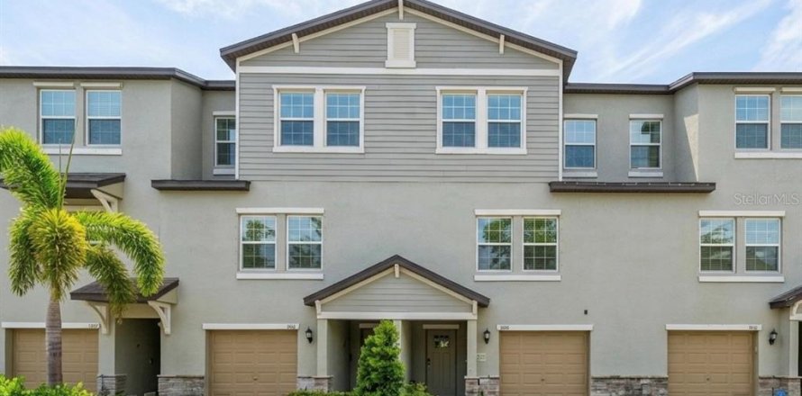 Townhouse in PALM RIVER TOWNHOMES in Tampa, Florida 4 bedrooms, 192.96 sq.m. № 2124939
