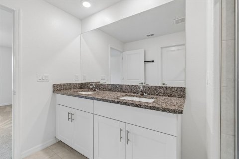 Townhouse in PALM RIVER TOWNHOMES in Tampa, Florida 4 bedrooms, 192.96 sq.m. № 2124939 - photo 30