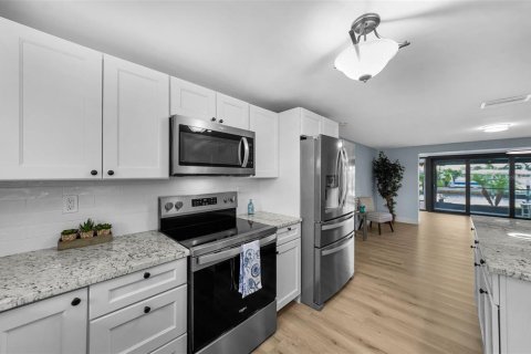 House in New Port Richey, Florida 2 bedrooms, 96.99 sq.m. № 2222745 - photo 24