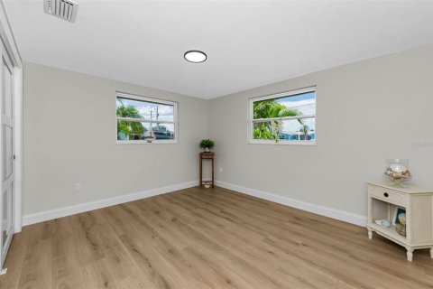 House in New Port Richey, Florida 2 bedrooms, 96.99 sq.m. № 2222745 - photo 29