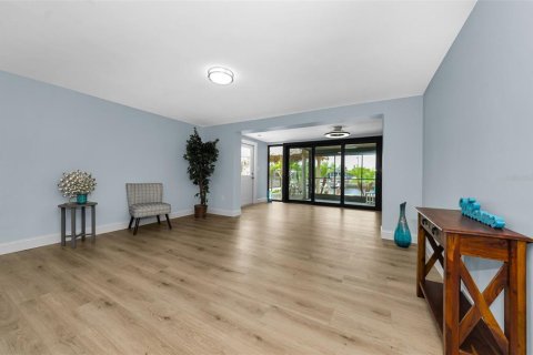 House in New Port Richey, Florida 2 bedrooms, 96.99 sq.m. № 2222745 - photo 10