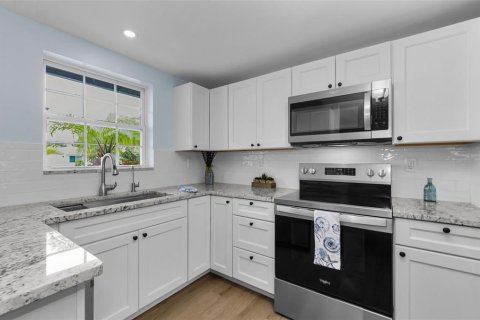 House in New Port Richey, Florida 2 bedrooms, 96.99 sq.m. № 2222745 - photo 18
