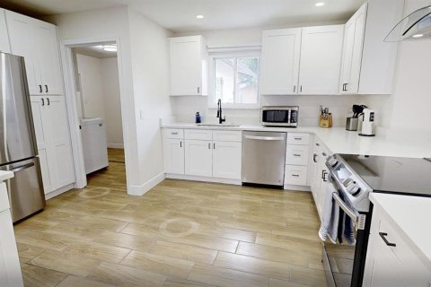 Casa en venta en Orlando, Florida, 4 dormitorios, 192.68 m2 № 2148923 - foto 11