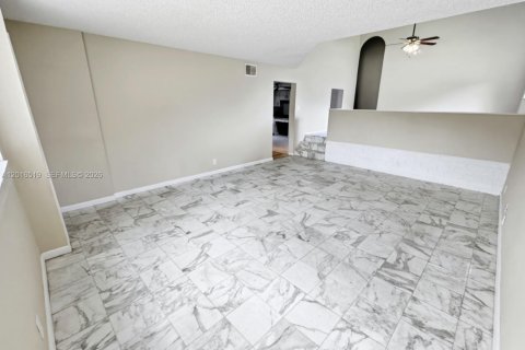 Copropriété à vendre à Davie, Floride: 3 chambres, 237.37 m2 № 2077786 - photo 6