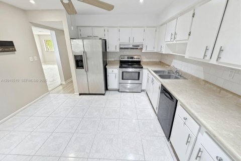 Copropriété à vendre à Davie, Floride: 3 chambres, 237.37 m2 № 2077786 - photo 15