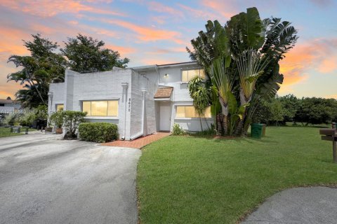 Copropriété à vendre à Davie, Floride: 3 chambres, 237.37 m2 № 2077786 - photo 2