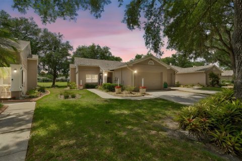 House in Zephyrhills, Florida 2 bedrooms, 112.6 sq.m. № 2367048