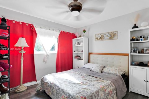 House in Hollywood, Florida 3 bedrooms, 167.6 sq.m. № 2086343 - photo 9