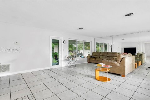 House in Hollywood, Florida 3 bedrooms, 167.6 sq.m. № 2086343 - photo 16