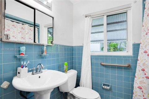 House in Hollywood, Florida 3 bedrooms, 167.6 sq.m. № 2086343 - photo 11