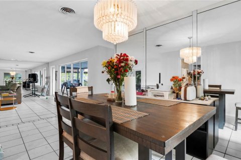 House in Hollywood, Florida 3 bedrooms, 167.6 sq.m. № 2086343 - photo 15