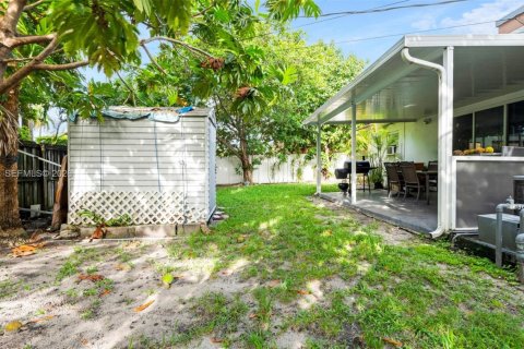 House in Hollywood, Florida 3 bedrooms, 167.6 sq.m. № 2086343 - photo 30