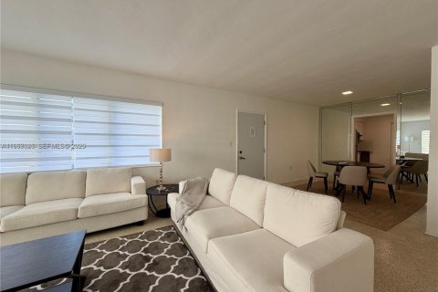 Apartamento en alquiler en Bay Harbor Islands, Florida, 2 dormitorios, 97.55 m2 № 2029756 - foto 3