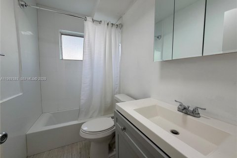 Apartamento en alquiler en Bay Harbor Islands, Florida, 2 dormitorios, 97.55 m2 № 2029756 - foto 8