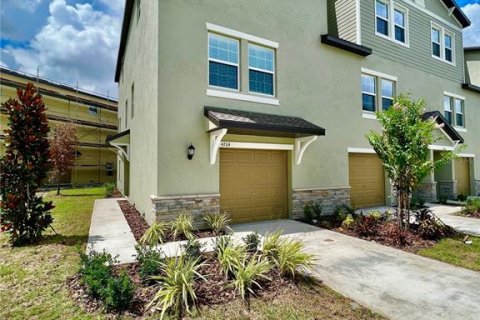 Townhouse in PALM RIVER TOWNHOMES in Tampa, Florida 3 bedrooms, 180.69 sq.m. № 2361078