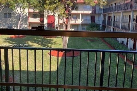 Copropriété à vendre à Pembroke Pines, Floride: 2 chambres, 88.63 m2 № 2011792 - photo 6