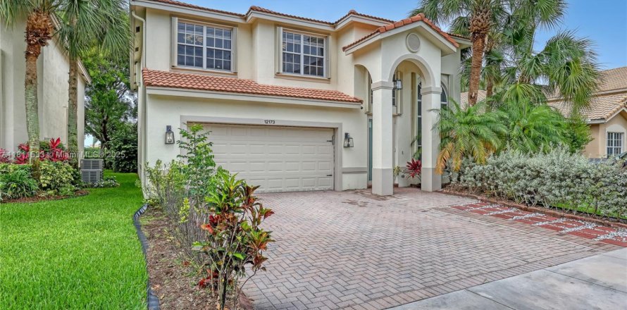 Casa en Boynton Beach, Florida 5 dormitorios, 270.35 m2 № 1776214