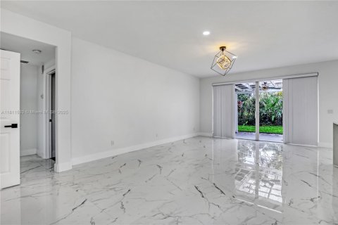 Casa en venta en Boynton Beach, Florida, 5 dormitorios, 270.35 m2 № 1776214 - foto 10