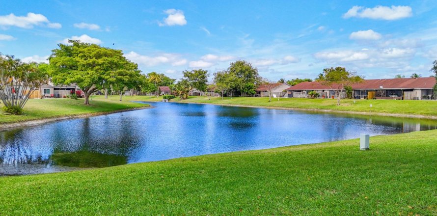 Casa en Deerfield Beach, Florida 3 dormitorios, 123 m2 № 1228813