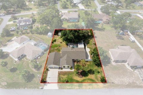 House in Spring Hill, Florida 4 bedrooms, 217.39 sq.m. № 2221800 - photo 3
