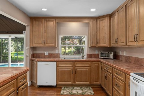 House in Spring Hill, Florida 4 bedrooms, 217.39 sq.m. № 2221800 - photo 20