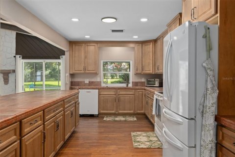 House in Spring Hill, Florida 4 bedrooms, 217.39 sq.m. № 2221800 - photo 17