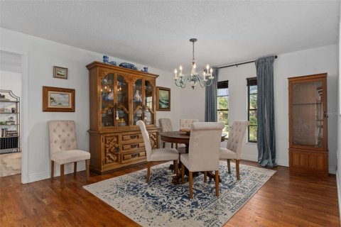 House in Spring Hill, Florida 4 bedrooms, 217.39 sq.m. № 2221800 - photo 15