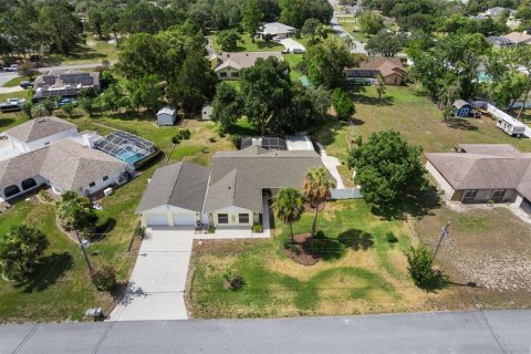 House in Spring Hill, Florida 4 bedrooms, 217.39 sq.m. № 2221800 - photo 2