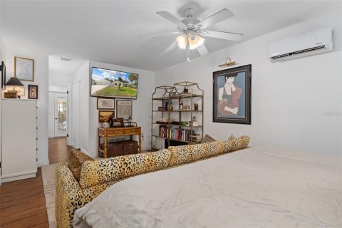 House in Spring Hill, Florida 4 bedrooms, 217.39 sq.m. № 2221800 - photo 23