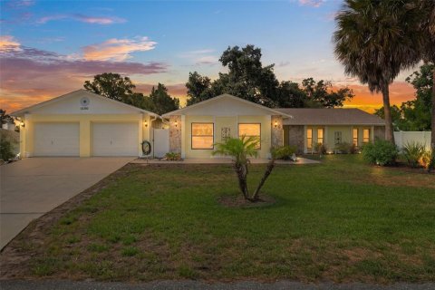 House in Spring Hill, Florida 4 bedrooms, 217.39 sq.m. № 2221800 - photo 4