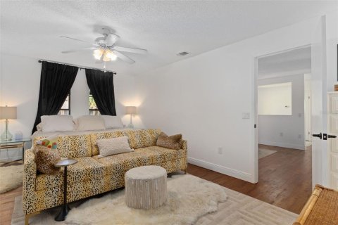 House in Spring Hill, Florida 4 bedrooms, 217.39 sq.m. № 2221800 - photo 24