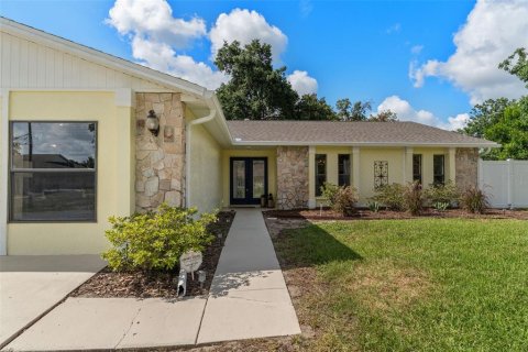 House in Spring Hill, Florida 4 bedrooms, 217.39 sq.m. № 2221800 - photo 8