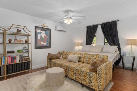 House in Spring Hill, Florida 4 bedrooms, 217.39 sq.m. № 2221800 - photo 22