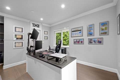 House in Coral Gables, Florida 3 bedrooms, 192.68 sq.m. № 1799072 - photo 29