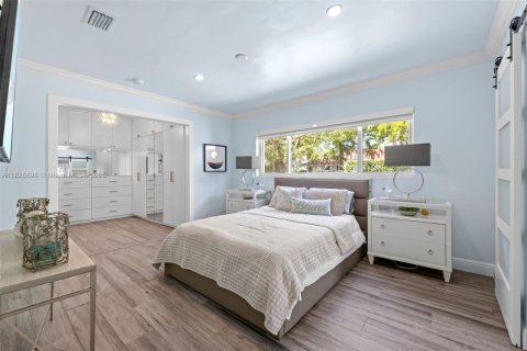 House in Coral Gables, Florida 3 bedrooms, 192.68 sq.m. № 1799072 - photo 17