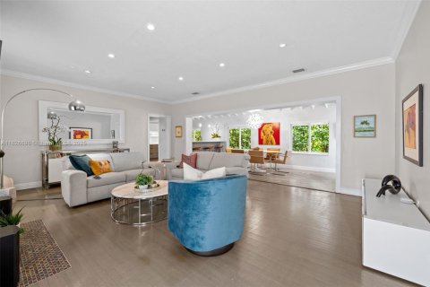 House in Coral Gables, Florida 3 bedrooms, 192.68 sq.m. № 1799072 - photo 4