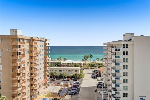 Condo in Hollywood, Florida, 2 bedrooms  № 2086553