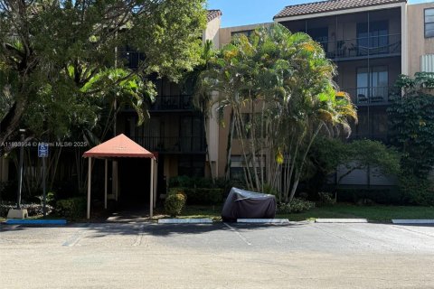 Condo in Hollywood, Florida, 1 bedroom  № 1821773 - photo 1