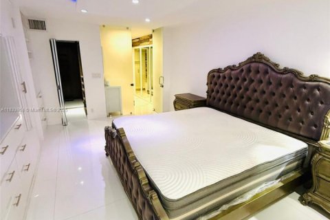 Condo in Hollywood, Florida, 1 bedroom  № 1821773 - photo 15