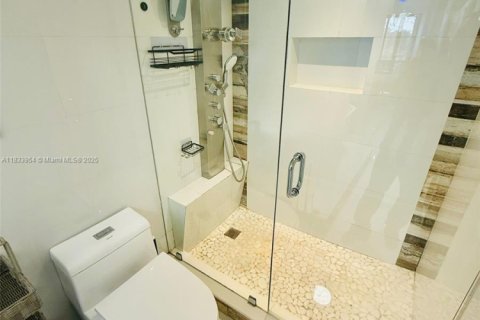 Condo in Hollywood, Florida, 1 bedroom  № 1821773 - photo 11