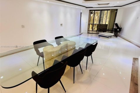 Condo in Hollywood, Florida, 1 bedroom  № 1821773 - photo 5