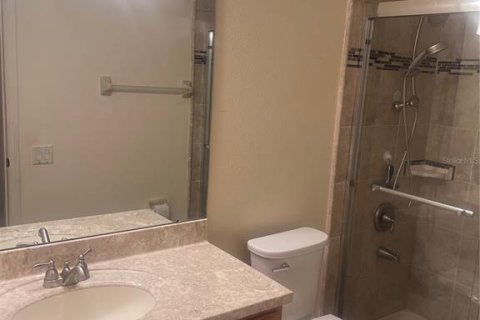 Villa ou maison à louer à Brandon, Floride: 4 chambres, 181.72 m2 № 2148292 - photo 8