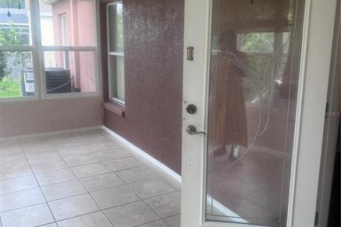 Villa ou maison à louer à Brandon, Floride: 4 chambres, 181.72 m2 № 2148292 - photo 16