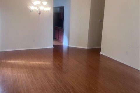 Villa ou maison à louer à Brandon, Floride: 4 chambres, 181.72 m2 № 2148292 - photo 13