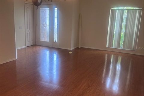 Villa ou maison à louer à Brandon, Floride: 4 chambres, 181.72 m2 № 2148292 - photo 10