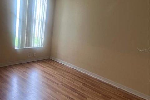 Villa ou maison à louer à Brandon, Floride: 4 chambres, 181.72 m2 № 2148292 - photo 9
